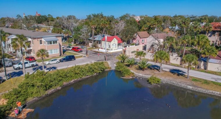 HISTORIC DISTRICT ~ Walk Everywhere ~ Free Parking!