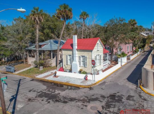 HISTORIC DISTRICT ~ Walk Everywhere ~ Free Parking!