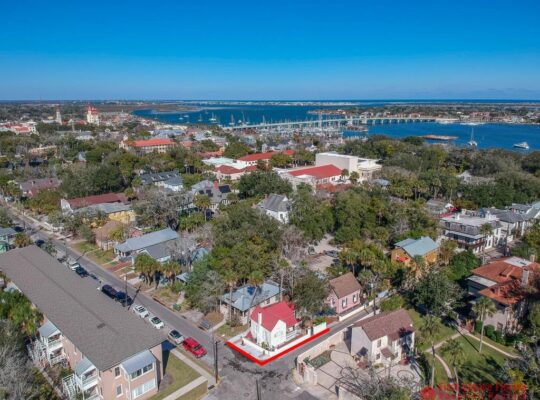 HISTORIC DISTRICT ~ Walk Everywhere ~ Free Parking!