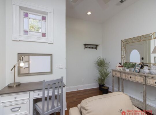 HISTORIC DISTRICT ~ Walk Everywhere ~ Free Parking!