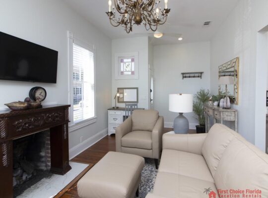 HISTORIC DISTRICT ~ Walk Everywhere ~ Free Parking!