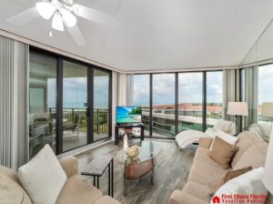 Stunning Ocean Views: Seventh-Floor Beach Condo!