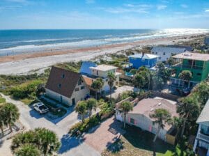 Tiki Hut ~ Excellent Location ~ 1 House Off Beach!
