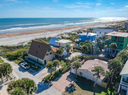 Tiki Hut ~ Excellent Location ~ 1 House Off Beach!
