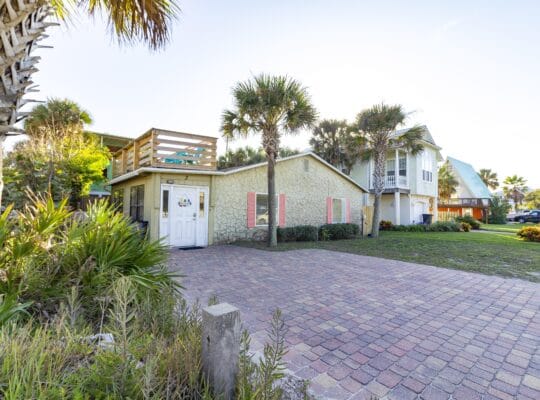 Tiki Hut ~ Excellent Location ~ 1 House Off Beach!