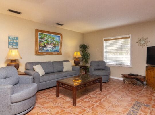 Tiki Hut ~ Excellent Location ~ 1 House Off Beach!
