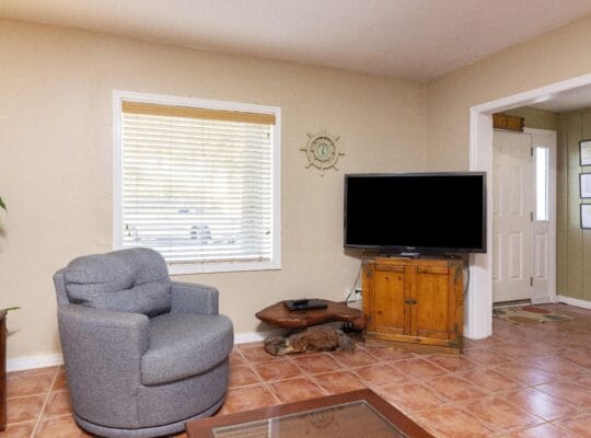 Tiki Hut ~ Excellent Location ~ 1 House Off Beach!