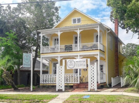 HISTORIC DISTRICT ~ Walk Everywhere ~ Private Parking!