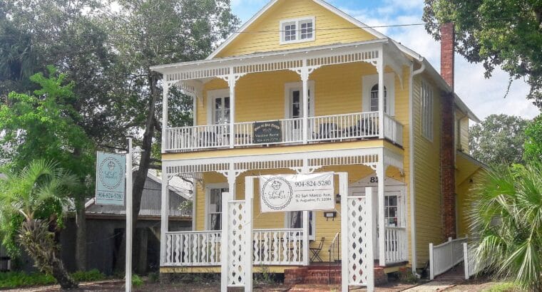 HISTORIC DISTRICT ~ Walk Everywhere ~ Private Parking!