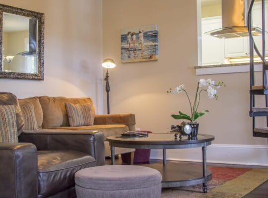 HISTORIC DISTRICT ~ Walk Everywhere ~ Private Parking!