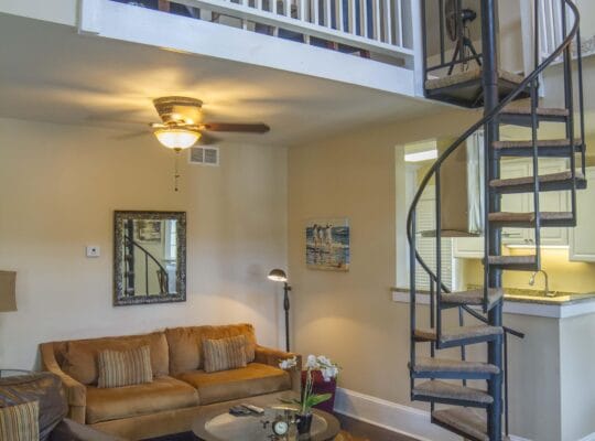 HISTORIC DISTRICT ~ Walk Everywhere ~ Private Parking!