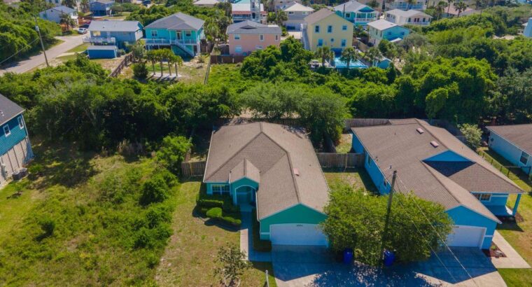 Modern Beach Retreat ~ Close to the Beach!