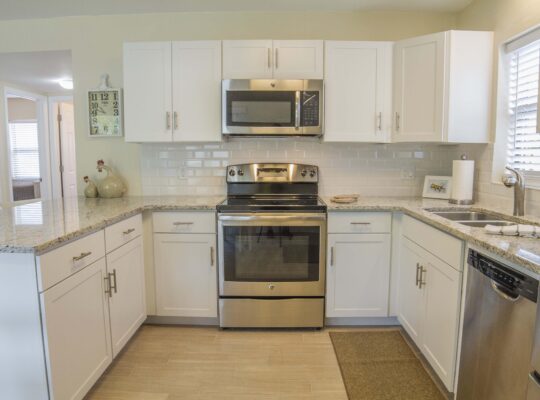 Beach Villa ~ Pet Friendly ~ Fenced Yard ~ Steps to the Beach!!!