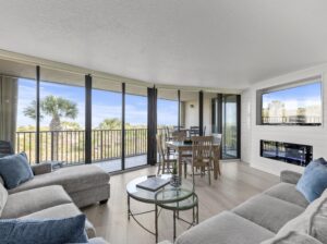 **Newly Remodeled 3/2 Oceanfront ~ 3 King Beds!**