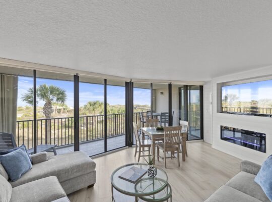 **Newly Remodeled 3/2 Oceanfront ~ 3 King Beds!**