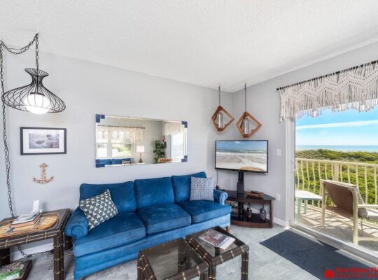 Direct Oceanfront, Large Private Sun Deck, Great Price!