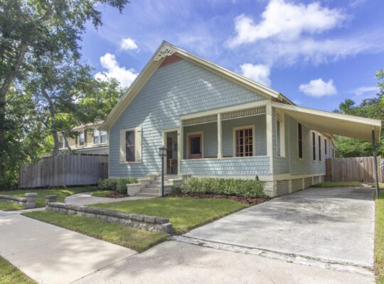 HISTORIC DISTRICT ~ Free Parking!