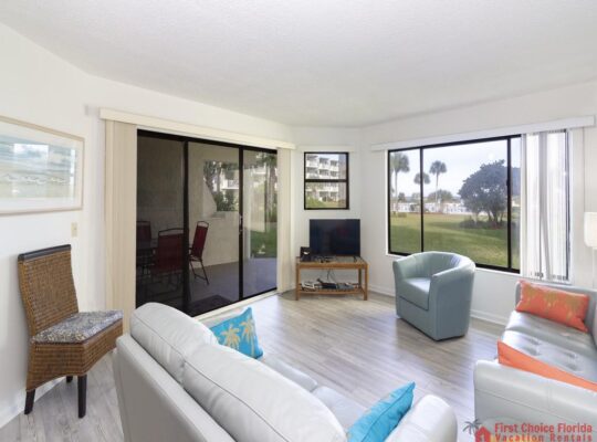 Oceanfront, Large Private Deck, Excellent Location!