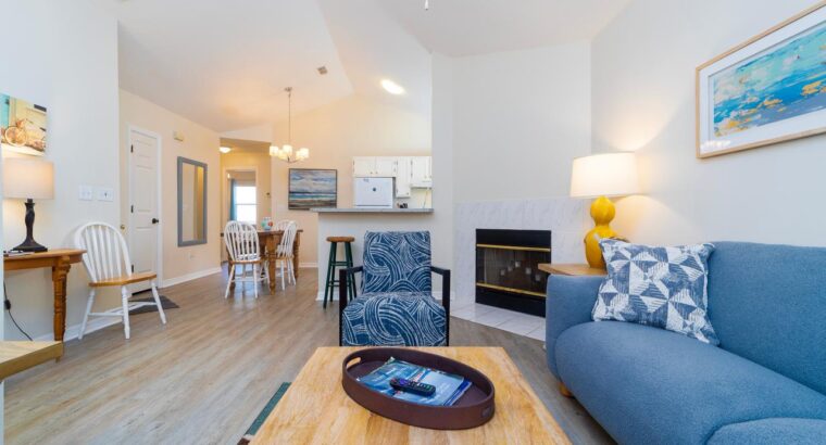 Great Beach Location ~ Pet Friendly ~ Steps to the Beach!