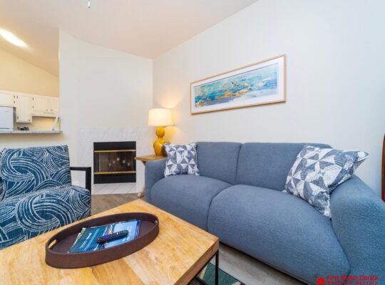 Great Beach Location ~ Pet Friendly ~ Steps to the Beach!