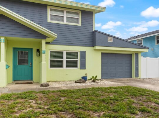 Beachy Townhome ~ Pet Friendly ~ Steps to the Beach!!!
