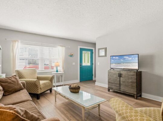 Beachy Townhome ~ Pet Friendly ~ Steps to the Beach!!!