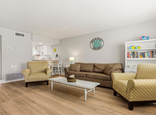Beachy Townhome ~ Pet Friendly ~ Steps to the Beach!!!