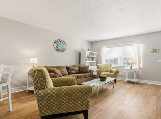 Beachy Townhome ~ Pet Friendly ~ Steps to the Beach!!!