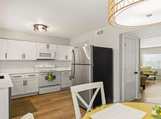 Beachy Townhome ~ Pet Friendly ~ Steps to the Beach!!!