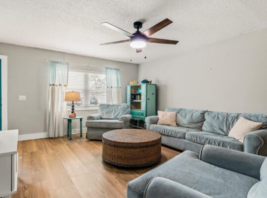 Beachy Townhome ~ Pet Friendly ~ Steps to the Beach!!!