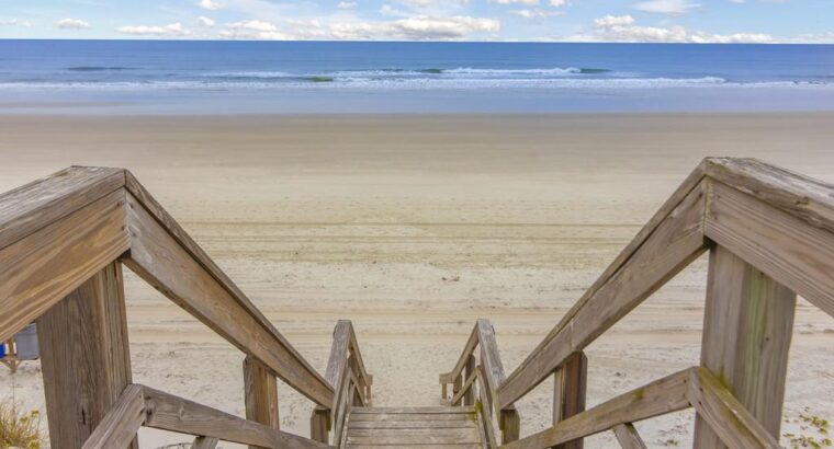 Spacious Townhome ~ Pet Friendly ~ Great Beach Location!