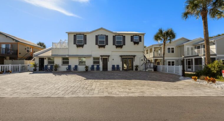Beautiful 3/2 ~ Pet Friendly ~ Steps to the Beach!