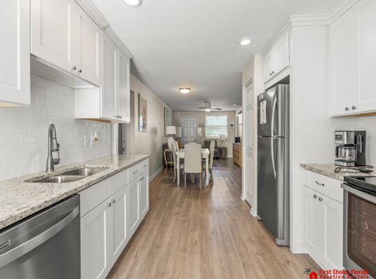 Beautiful 3/2 ~ Pet Friendly ~ Steps to the Beach!