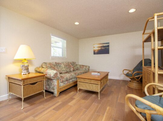 Charming Cottage ~ Steps to the Beach ~ Pet Friendly