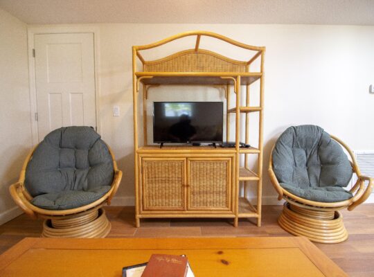 Charming Cottage ~ Steps to the Beach ~ Pet Friendly