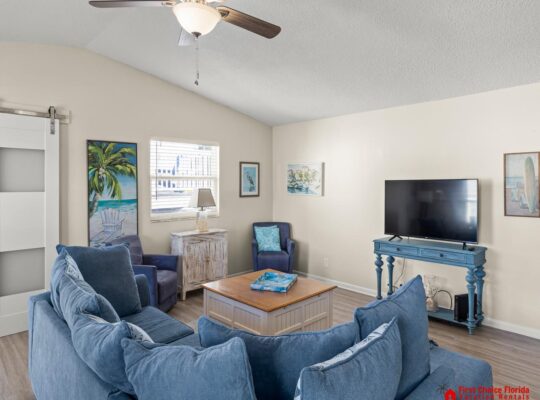 Beautiful 3/2 ~ Spectacular Ocean Views from Rooftop Deck ~ Steps to the Beach!