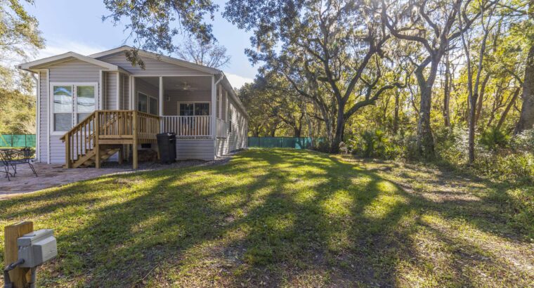 Private Retreat ~ Minutes from Historic Downtown and Beach!