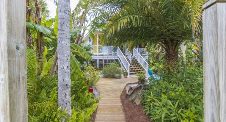 Excellent Location ~ Island Surf Cottage ~ Sleeps 4