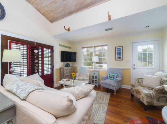 Excellent Location ~ Island Surf Cottage ~ Sleeps 4