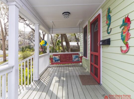 Quaint Downtown Cottage ~ Free Private Parking!