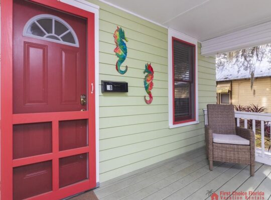 Quaint Downtown Cottage ~ Free Private Parking!