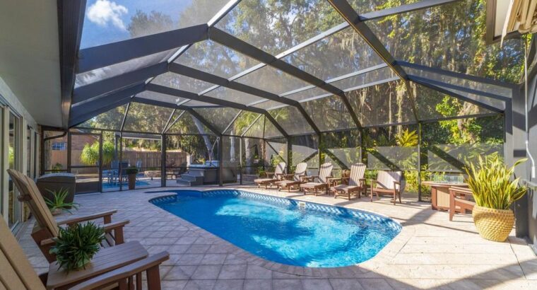 Sparkling pool and rejuvenating spa!
